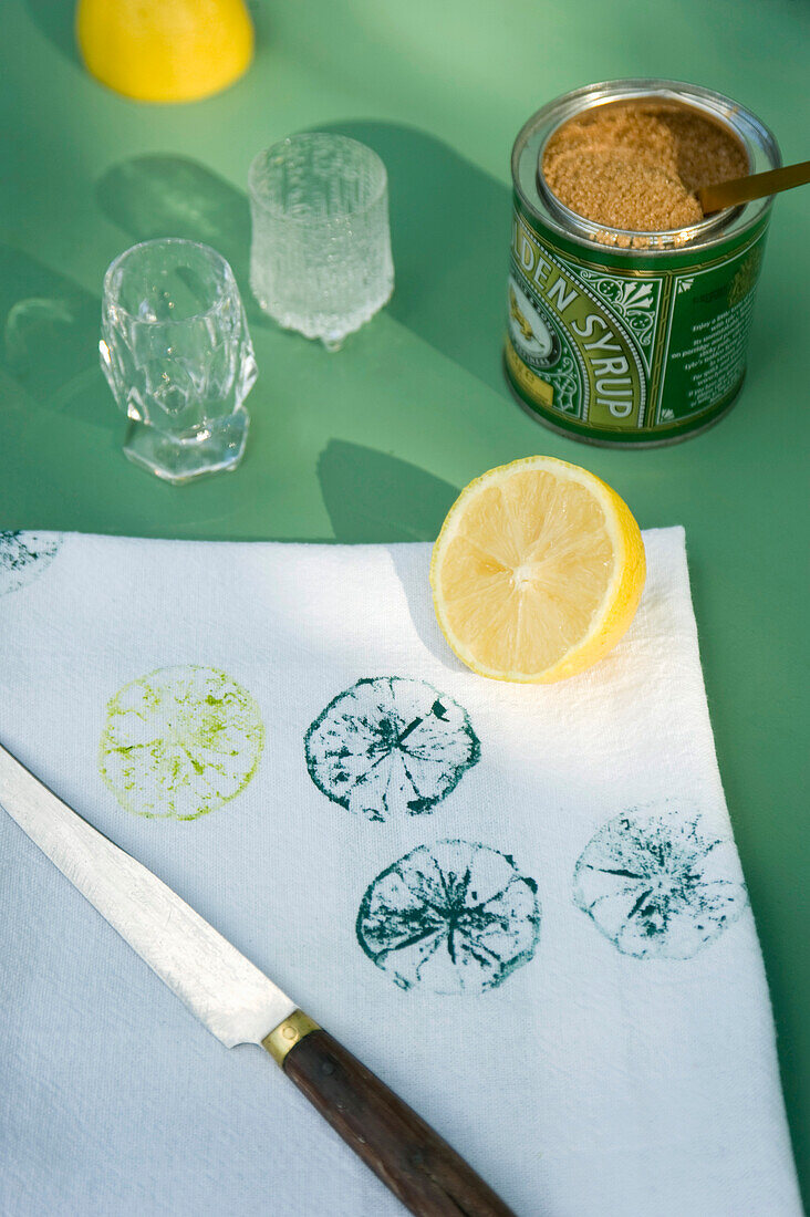 Textile printing with lemon halves