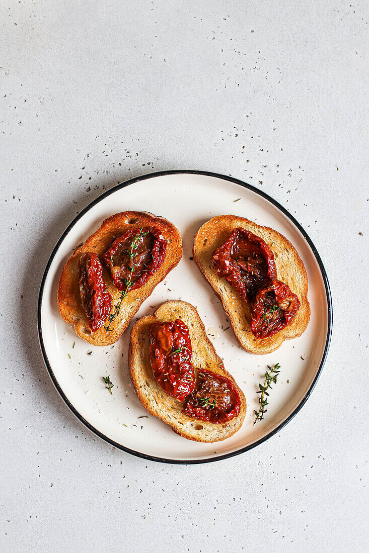 Bruschetta mit getrockneten Tomaten