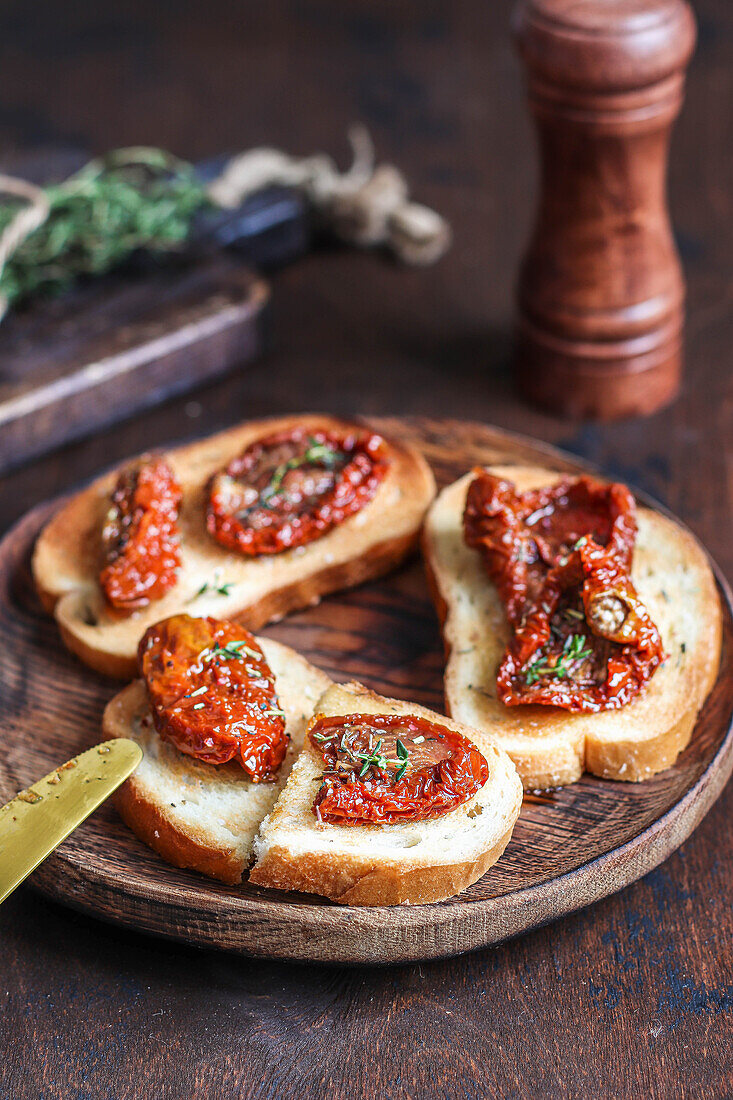Bruschetta mit getrockneten Tomaten