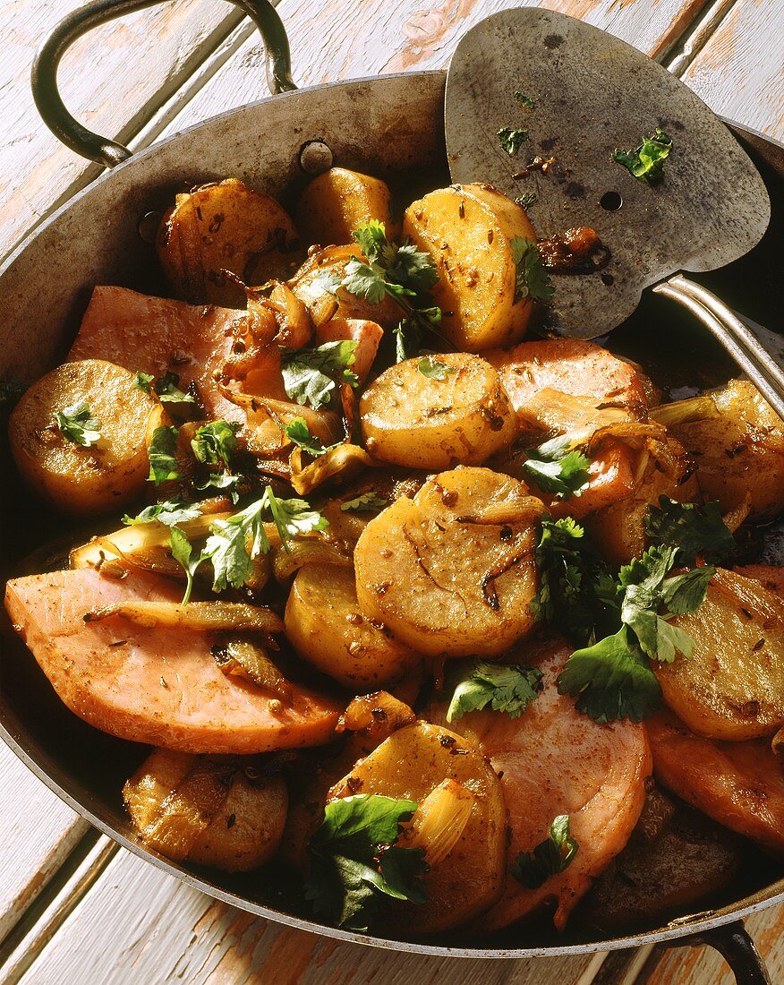 Pan-cooked sweet potato and ham dish with coriander