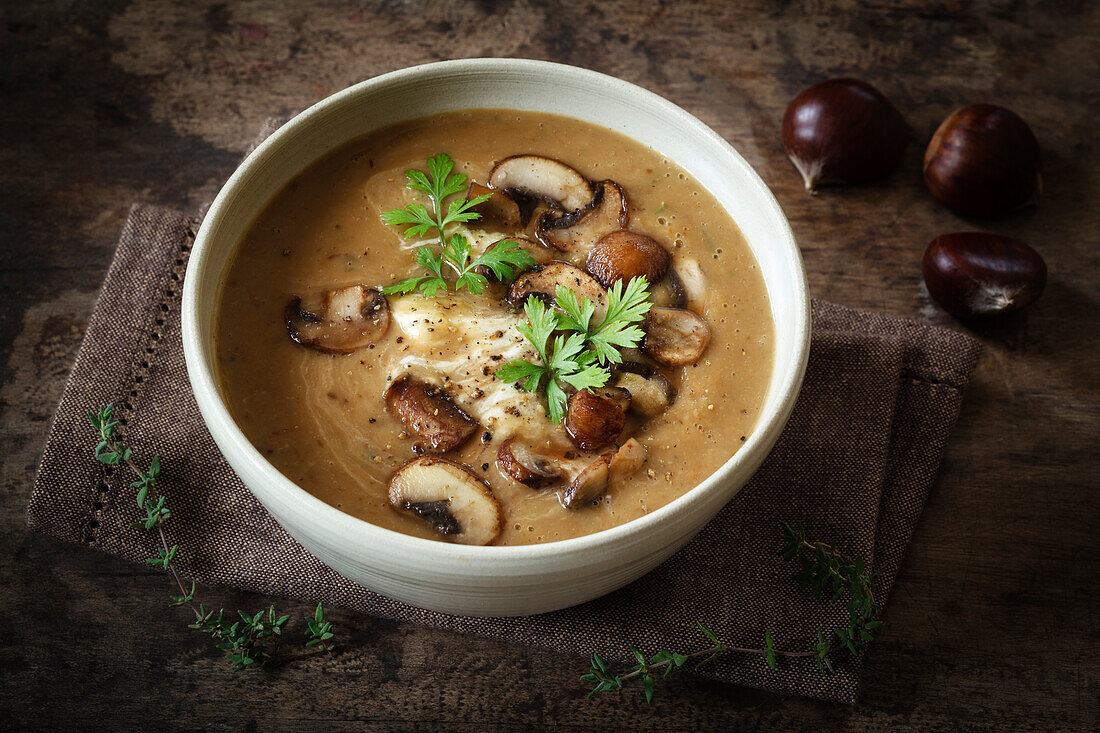 Edelkastanien-Pilzsuppe