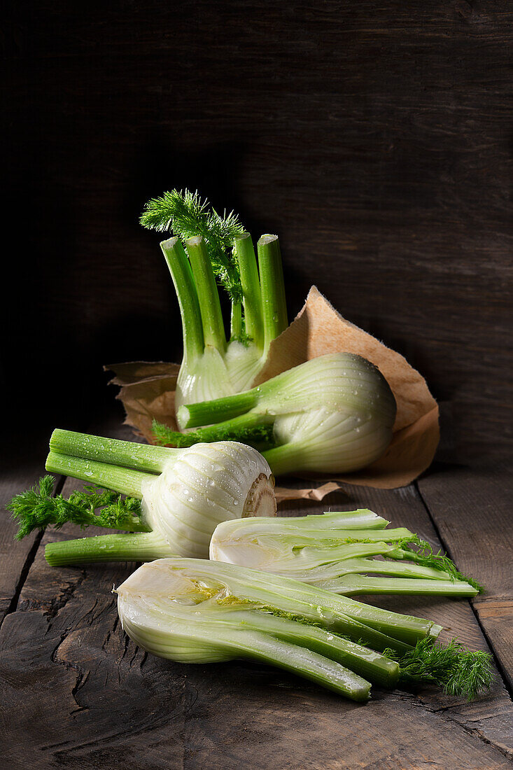 Ganzer und halbierter Fenchel