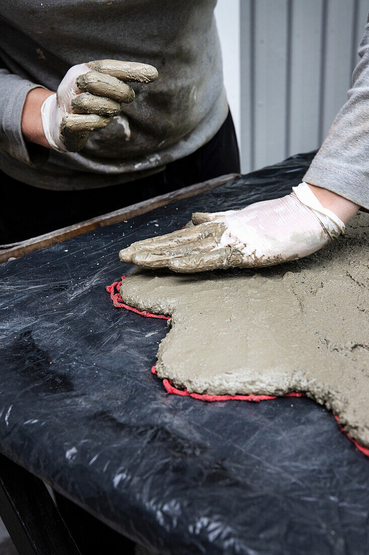 Making a flower-shaped concrete slab