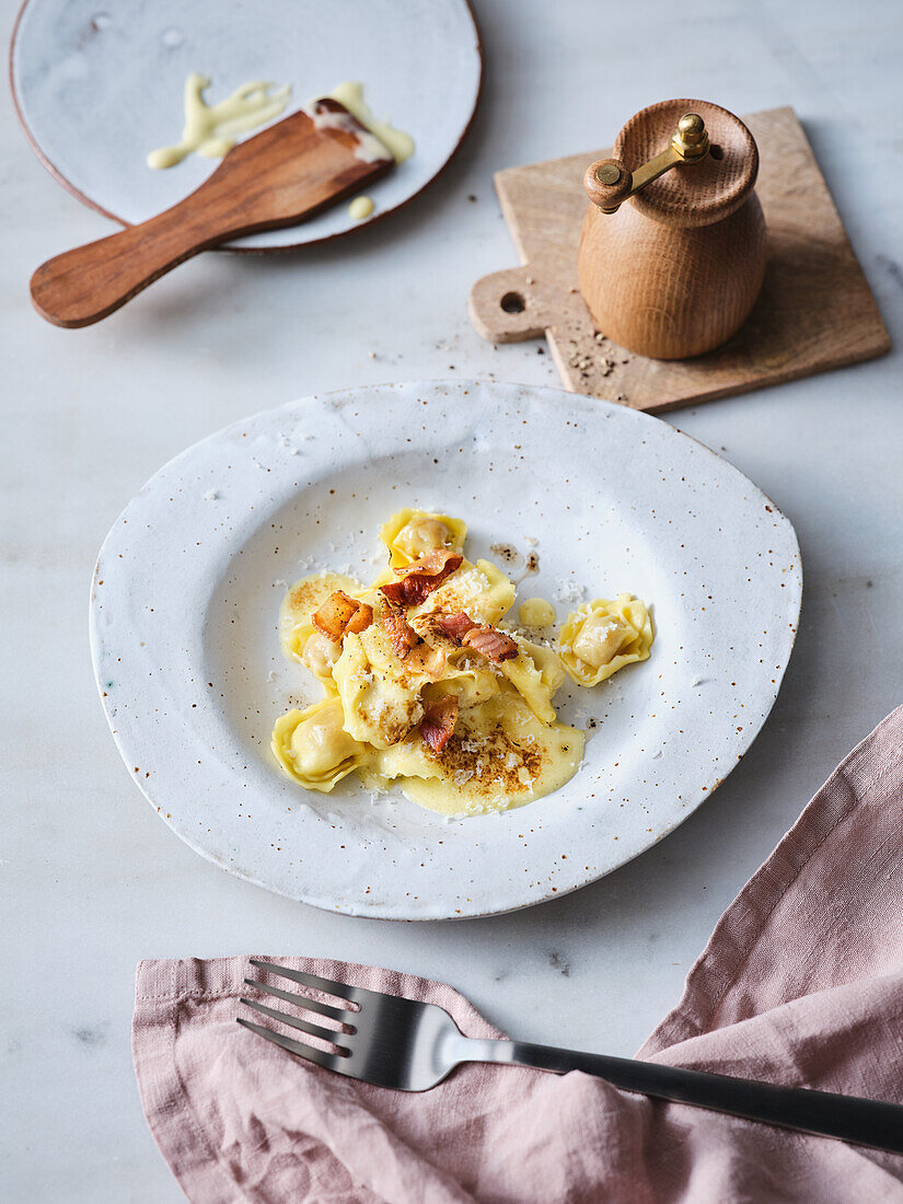 Tortellini-Carbonara aus dem Raclette