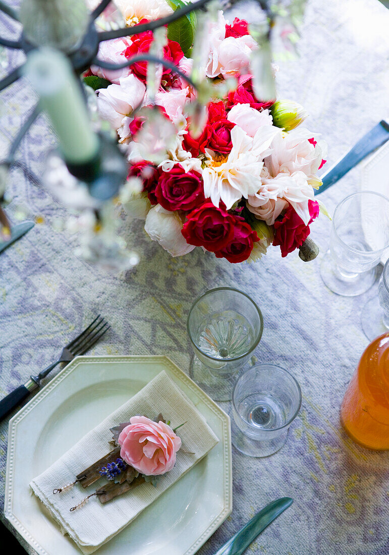 Set table with a bouquet of flowers