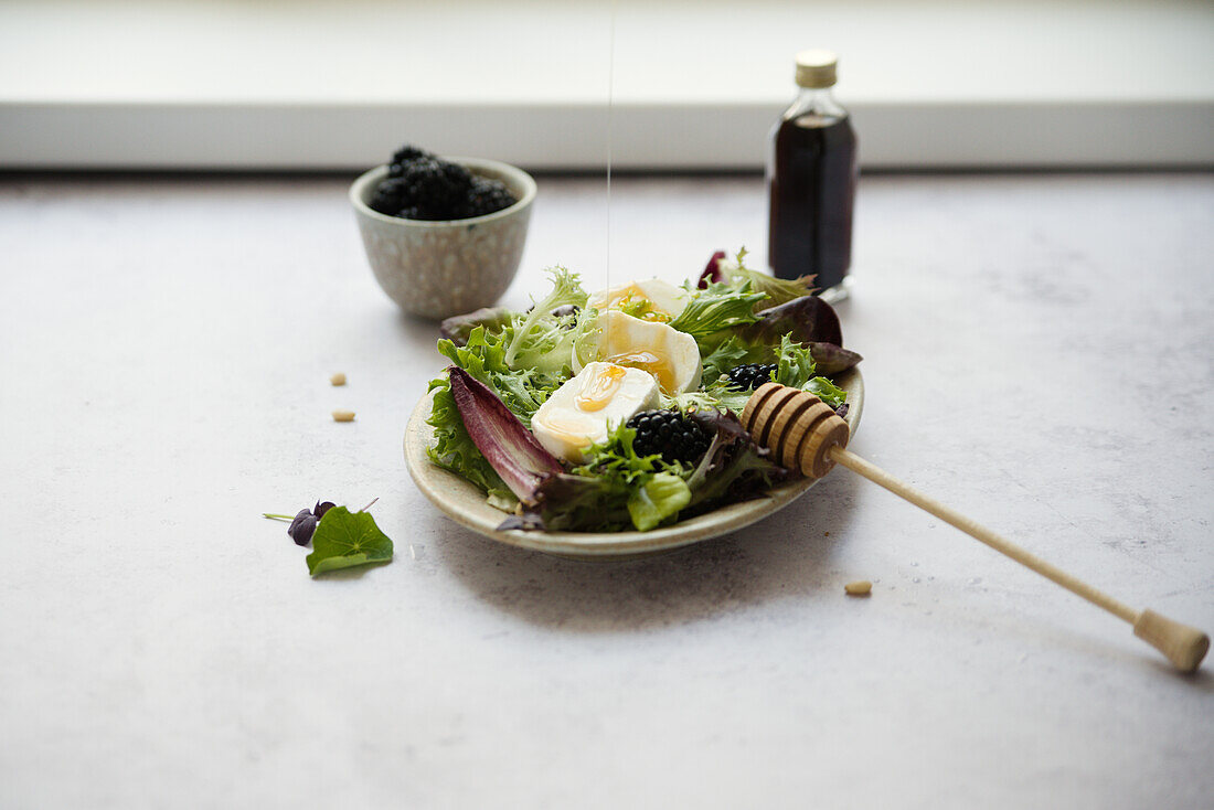 Mixed salad with goat’s cheese, balsamic vinegar and honey