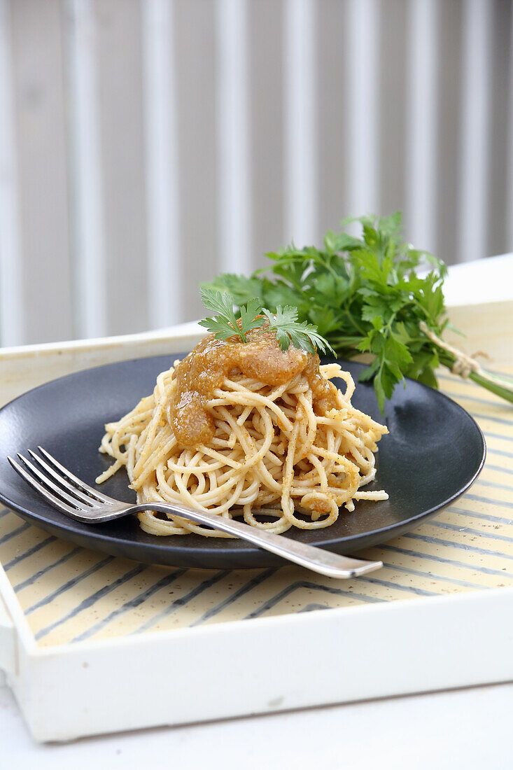 Spaghetti with roasted walnut puree