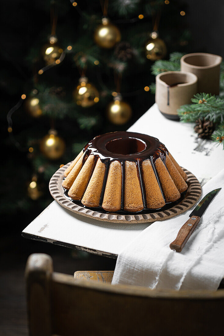 Vanillekuchen mit Schokoladensauce (Weihnachten)