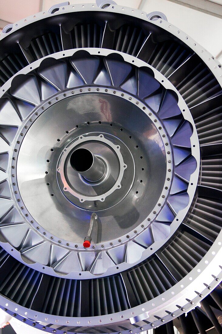 Jet engine compressor fan
