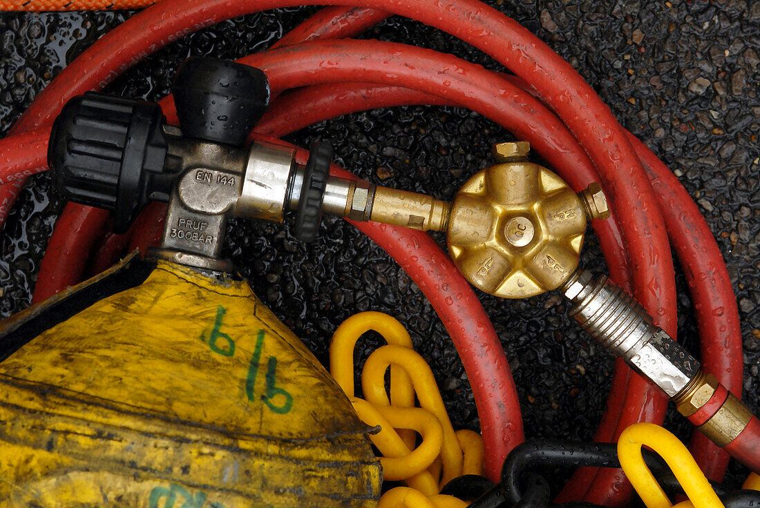 Fire fighting breathing apparatus