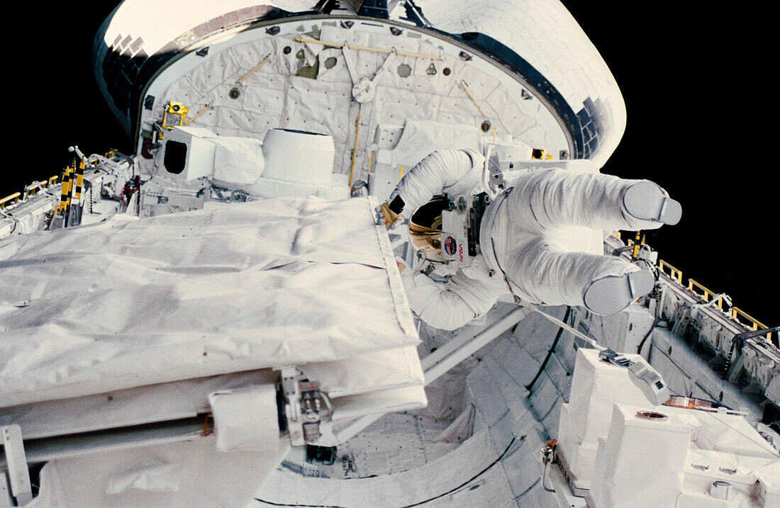 First woman to spacewalk from Shuttle