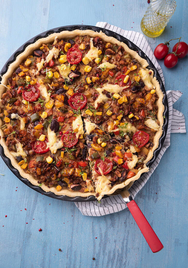 Vegane Quiche 'Mexican Style' mit Sojahack, Kidneybohnen und Mais