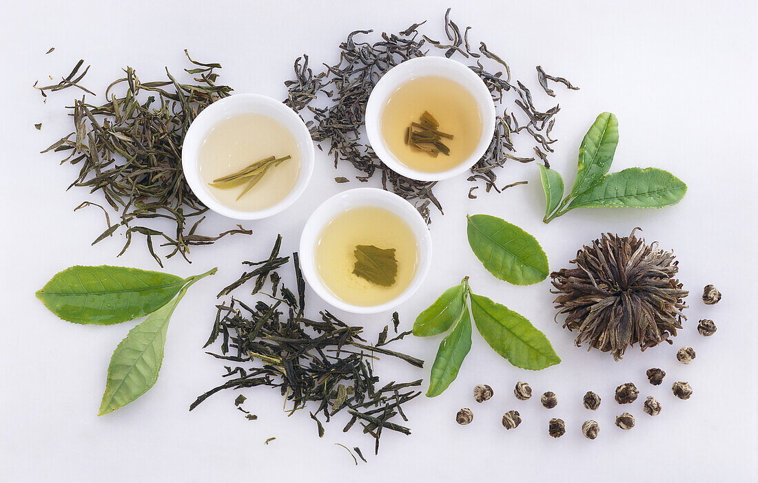 Different kinds of green tea leaves from Japan and China