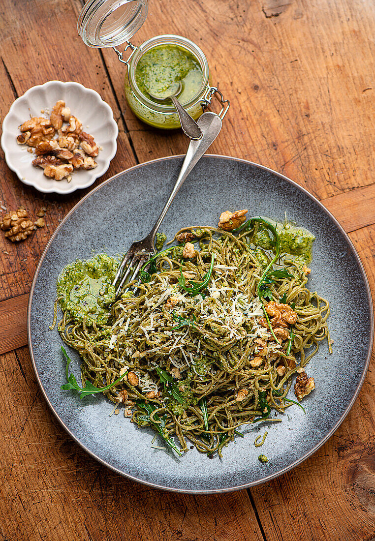 Edamame noodles with rocket pesto