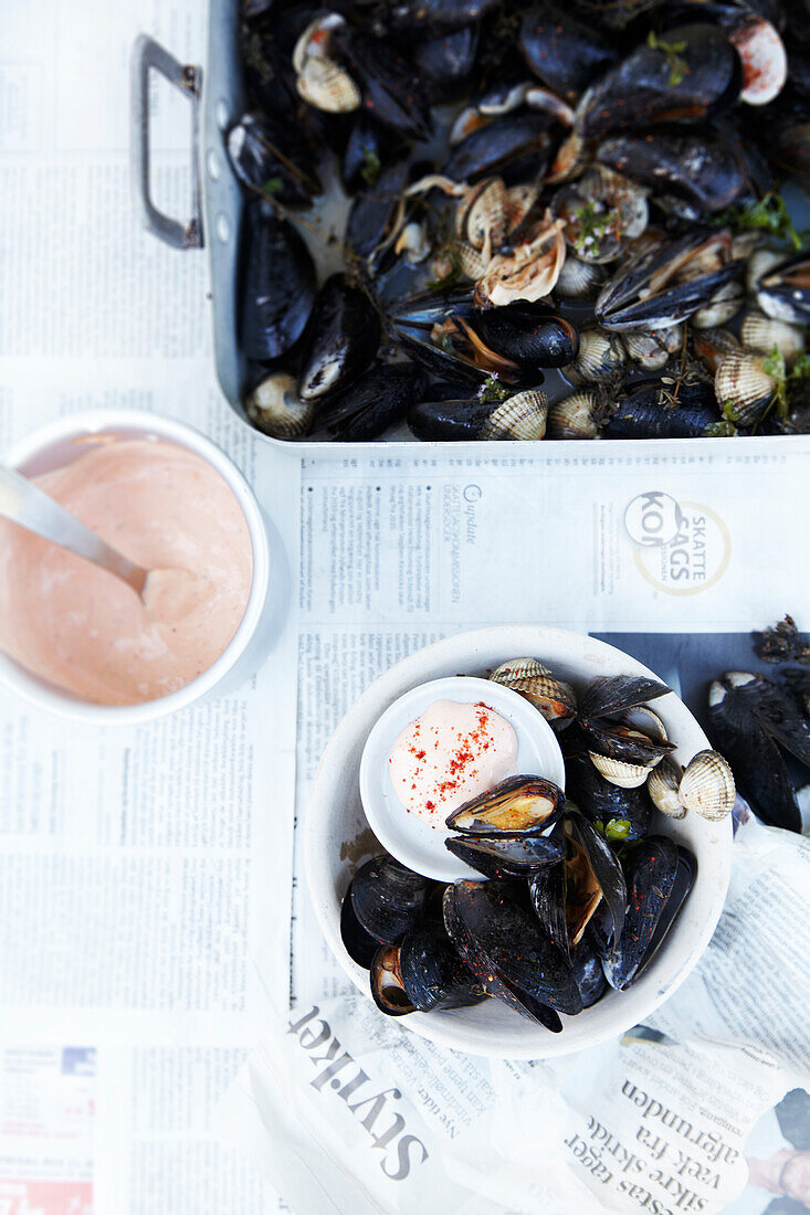 Oven baked mussels with a spicy dip