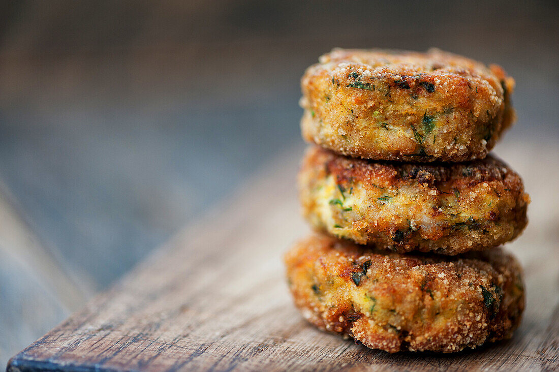 Small vegetable fritters on a wooden base