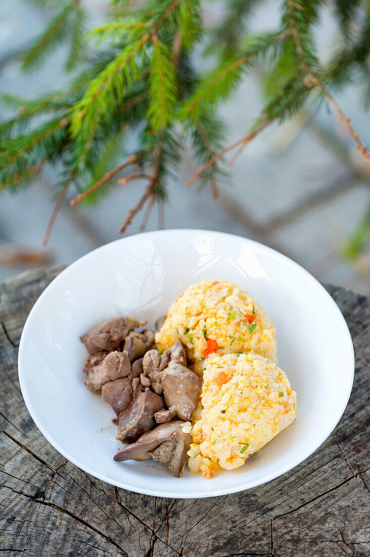 Boiled chicked liver with vegetable rice