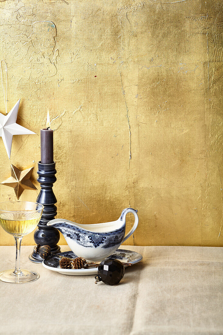 Christmas decoration with a sauce boat and a glass of white wine