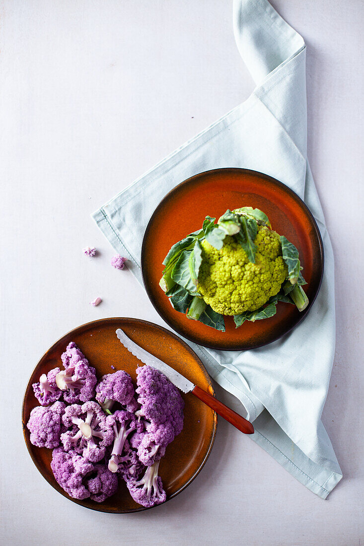 Grüner und violetter Blumenkohl