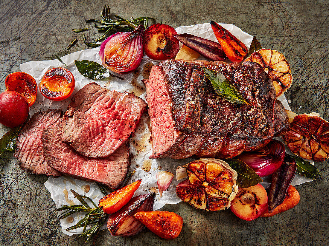 Beef topside with garlic, onion and fruit