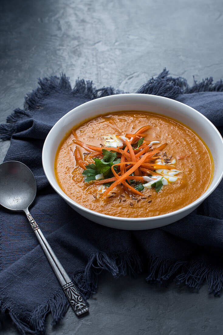 Karotten-Ingwer-Suppe mit Koriander