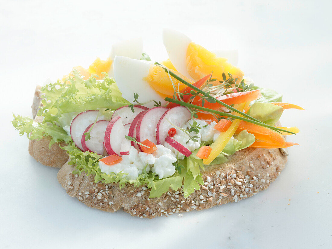 Wholewheat bread with grainy cream cheese, vegetables, and lettuce