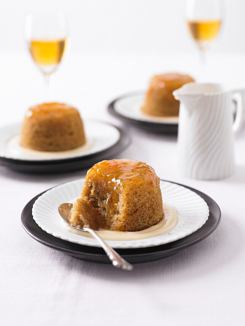 Mini marmalade puddings