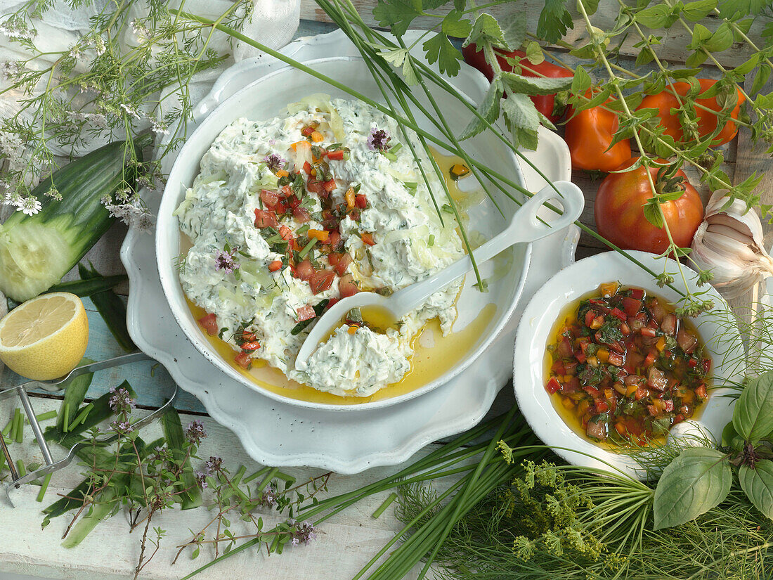 Tsatziki mit Tomaten-Kräuter-Vinaigrette