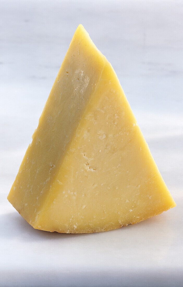 Ein Stück Cheddar Käse
