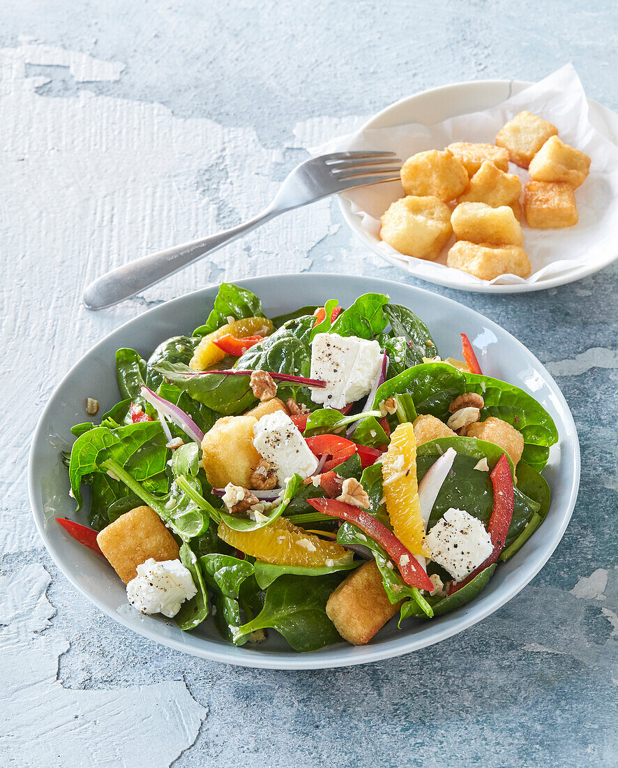 Spinatsalat mit Käsecroutons