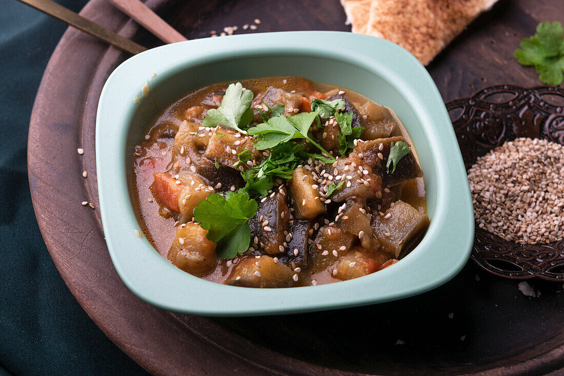 Veganes Auberginen-Tomaten-Curry (Pakistan)