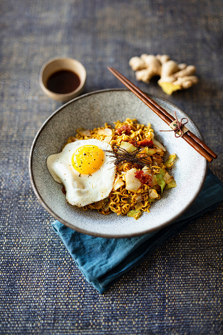 Yakisoba (noodles with pointed cabbage and bacon, Japan)