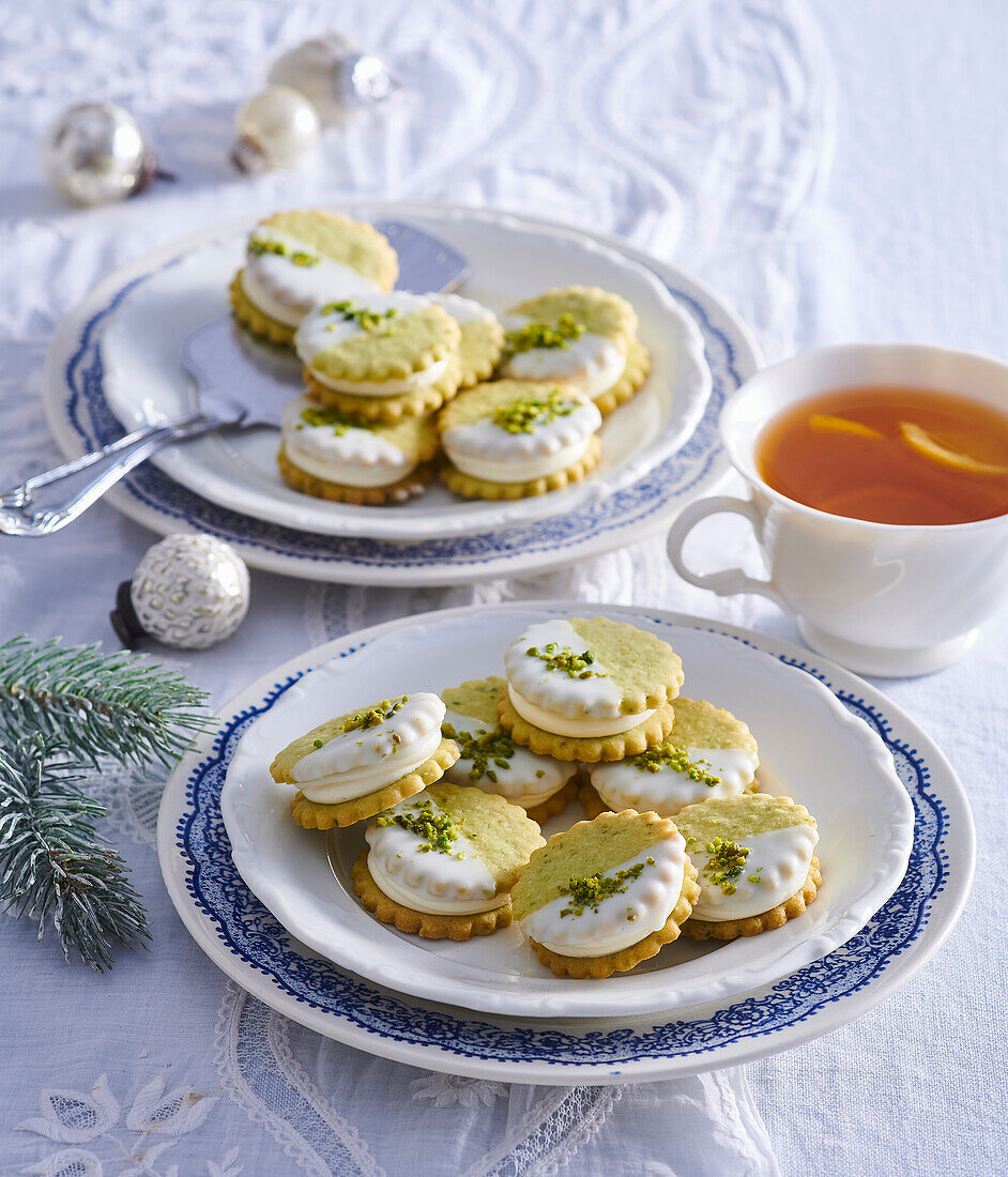 Pistachio sandwich cookies