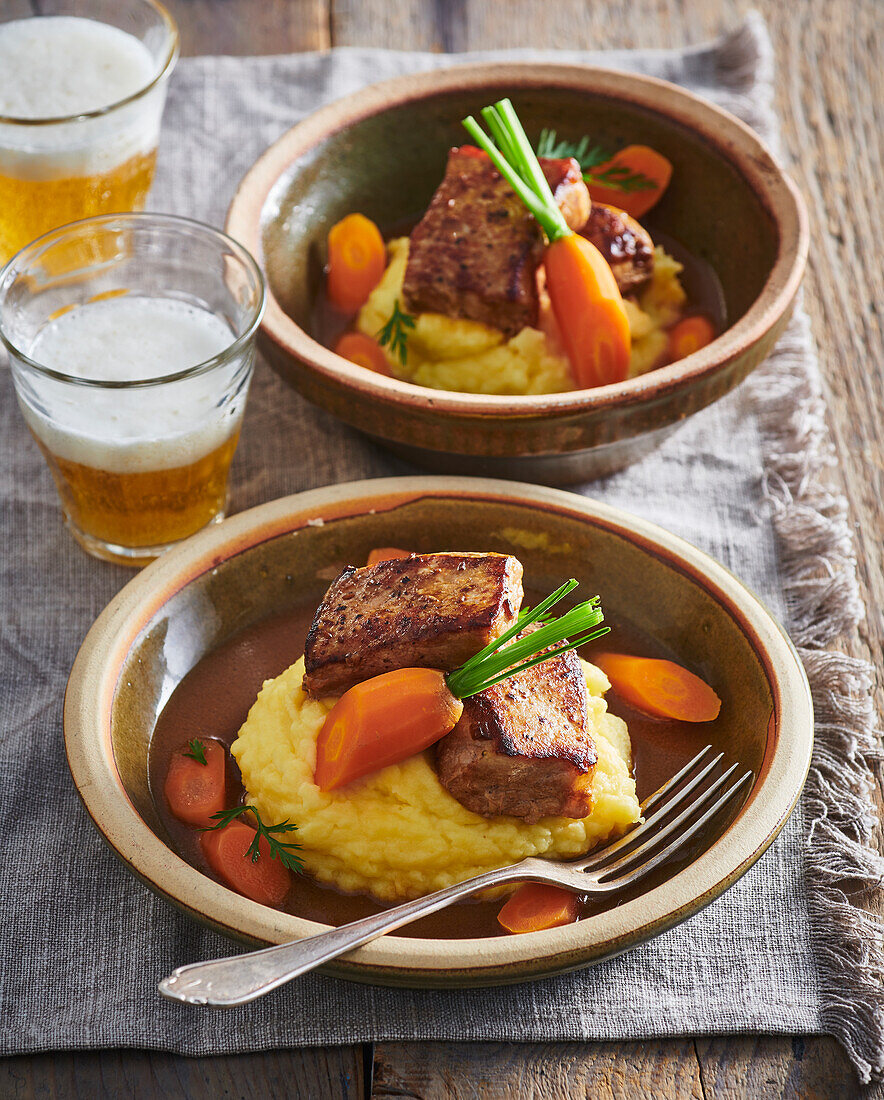 Schweinebraten mit Karotten und Kartoffelpüree