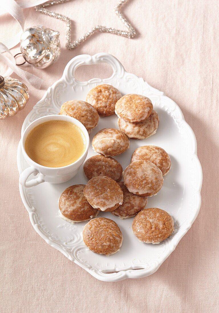 Lebkuchen mit Rum dazu eine Tasse Kaffee