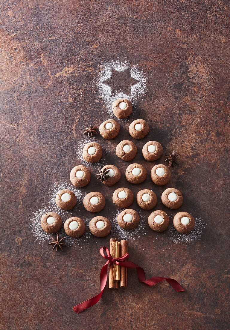 Gingerbread biscuits with white chocolate arranged in the shape of a Christmas tree