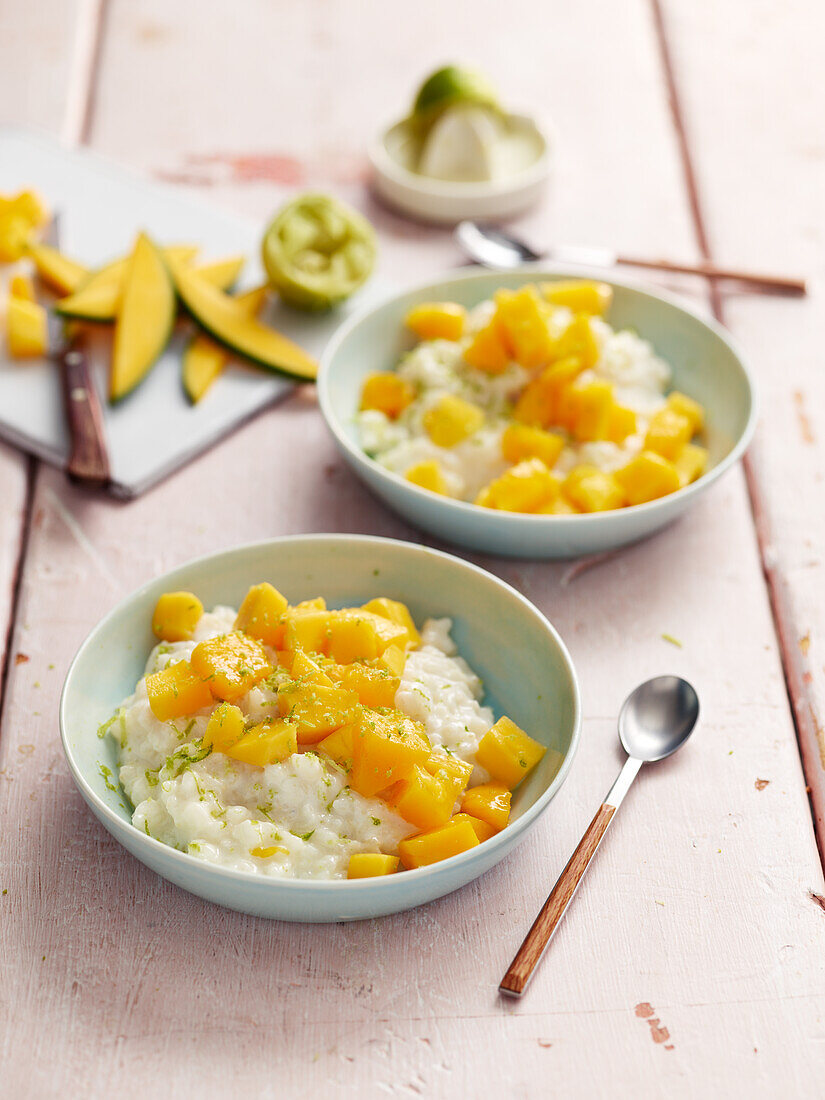 Kokosmilchreis mit Mango und Limette