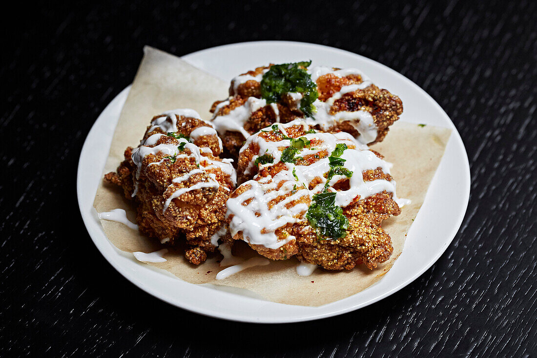 Koreanische Hähnchennuggets mit Seasampanade und Sauce