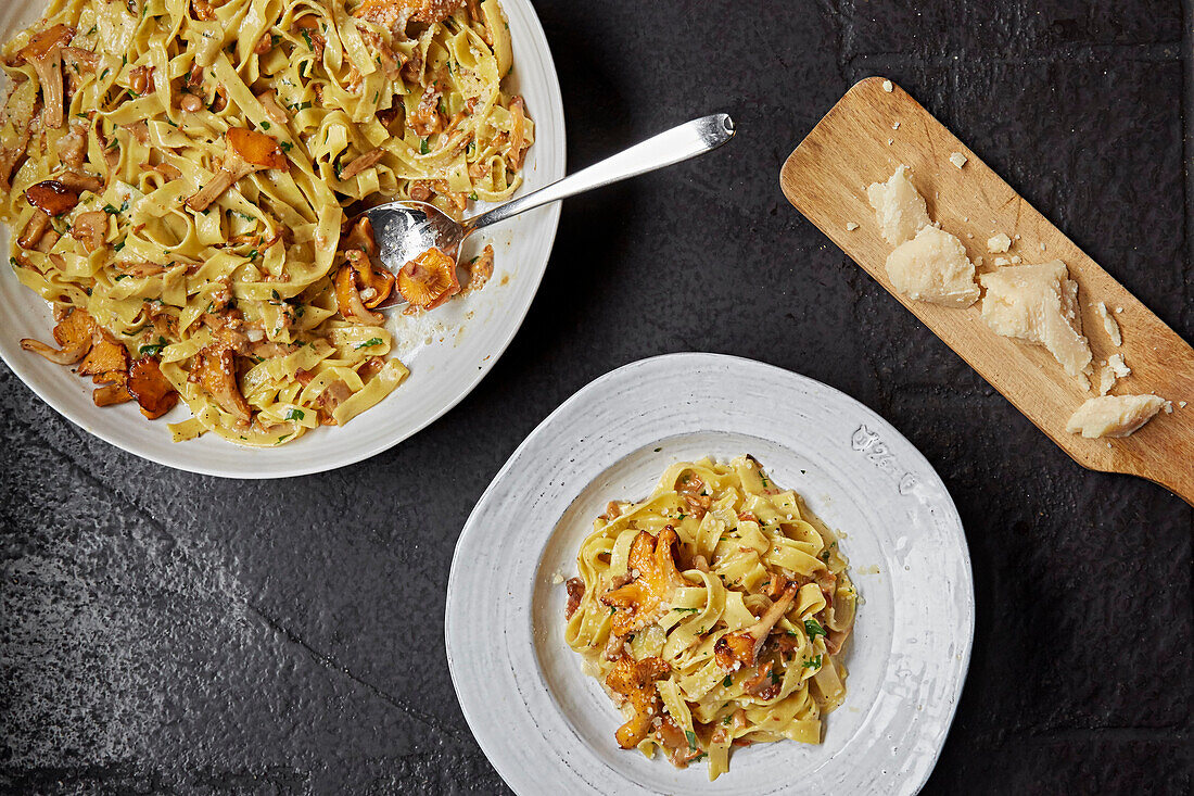 Tagliatelle mit Pfifferlingen und Parmesankäse