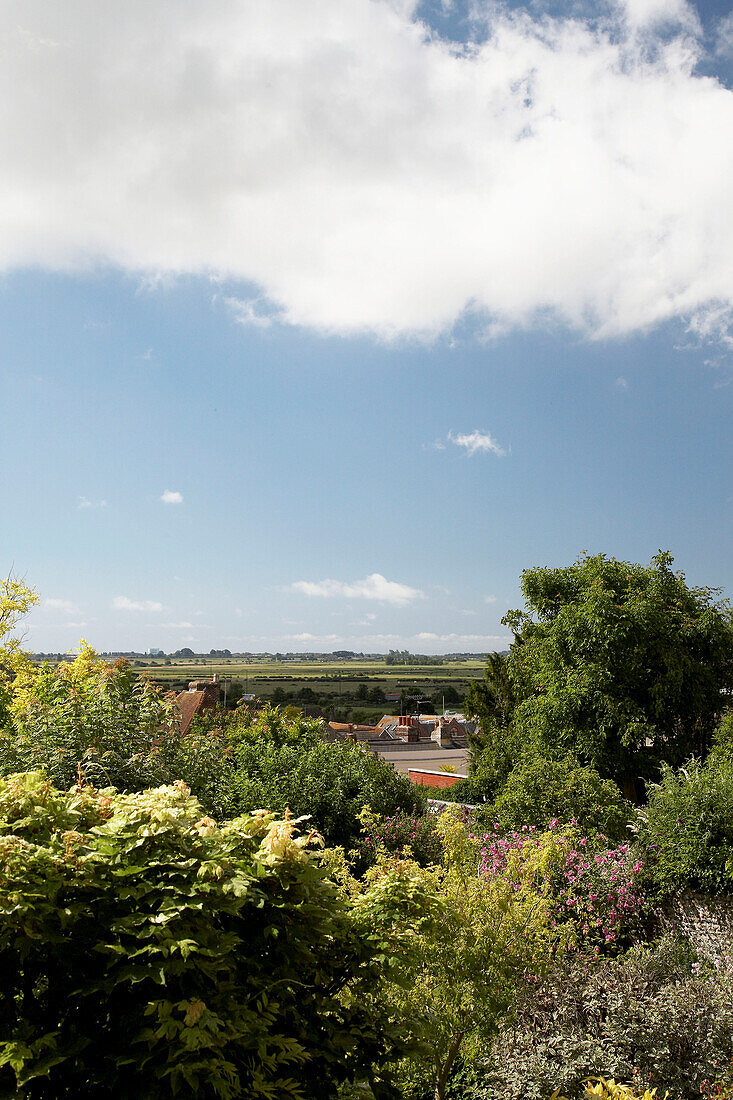 Hinterer Garten und Landschaft in Arundel, West Sussex