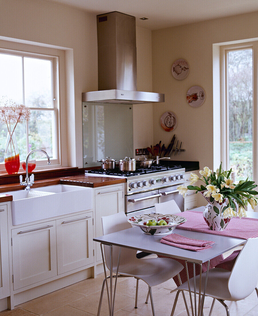 Kitchen with dining area with table and chairs