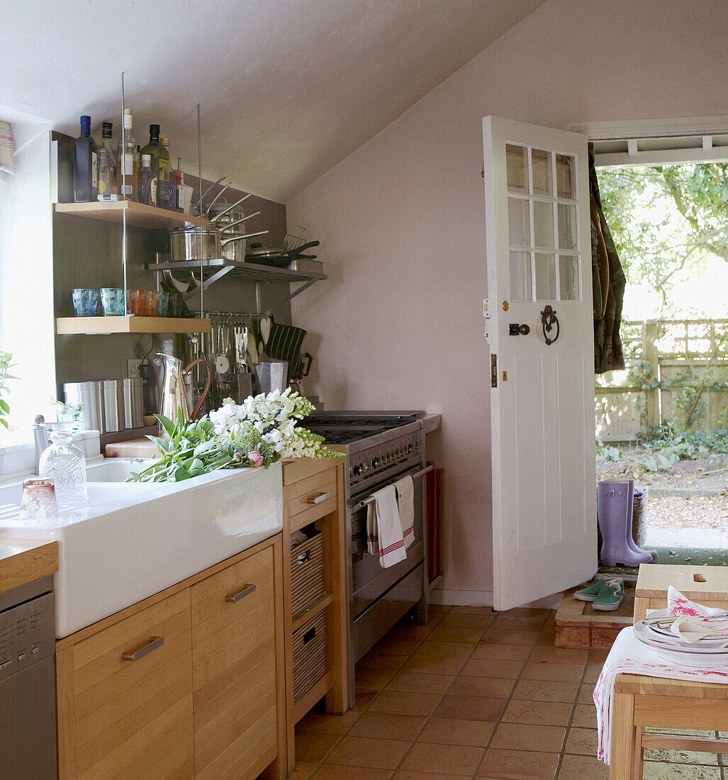 Schräge Decke in der Küche eines Hauses in Oxfordshire aus dem 17. Jh.