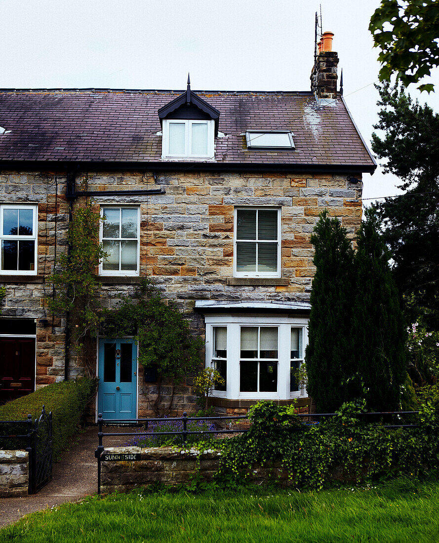 Semi-detached cottage in Whitby