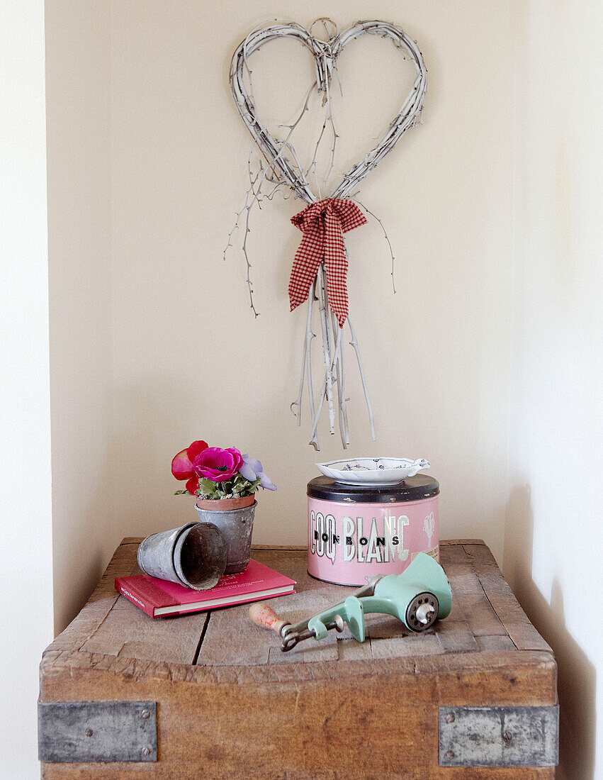 Heart shaped wall ornament and kitchenware in recessed alcove