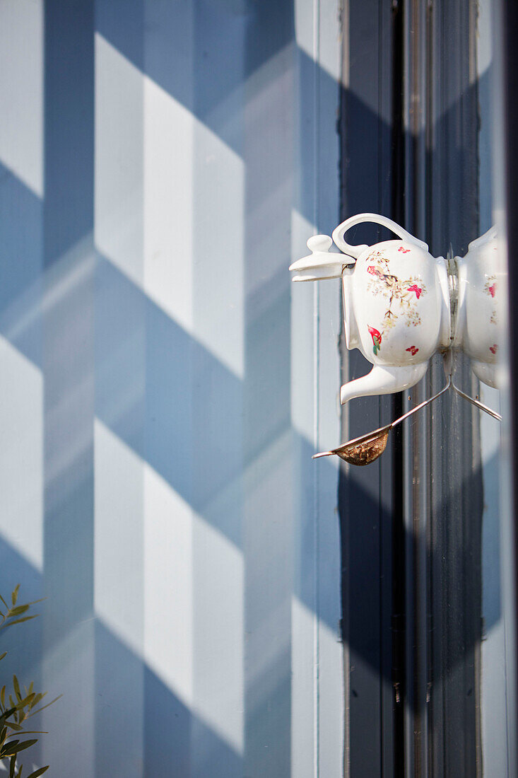 Teapot and strainer on worktop in Bedford houseboat, UK