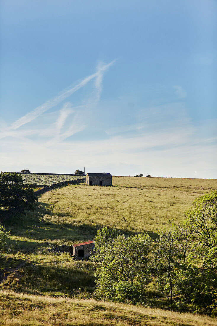 Alter Steinschuppen in der Landschaft von Yorkshire, UK