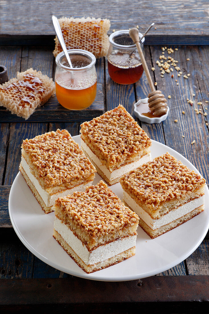 Honigkuchen mit Erdnüssen