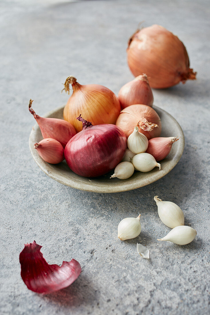 Various onions in a bowl