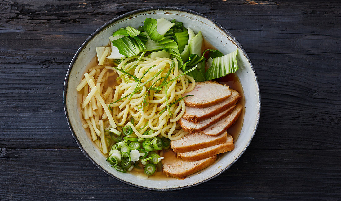 Ramen mit Hähnchen und Limette