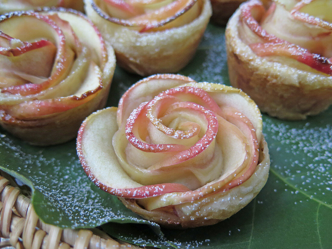 Apple rose tarts